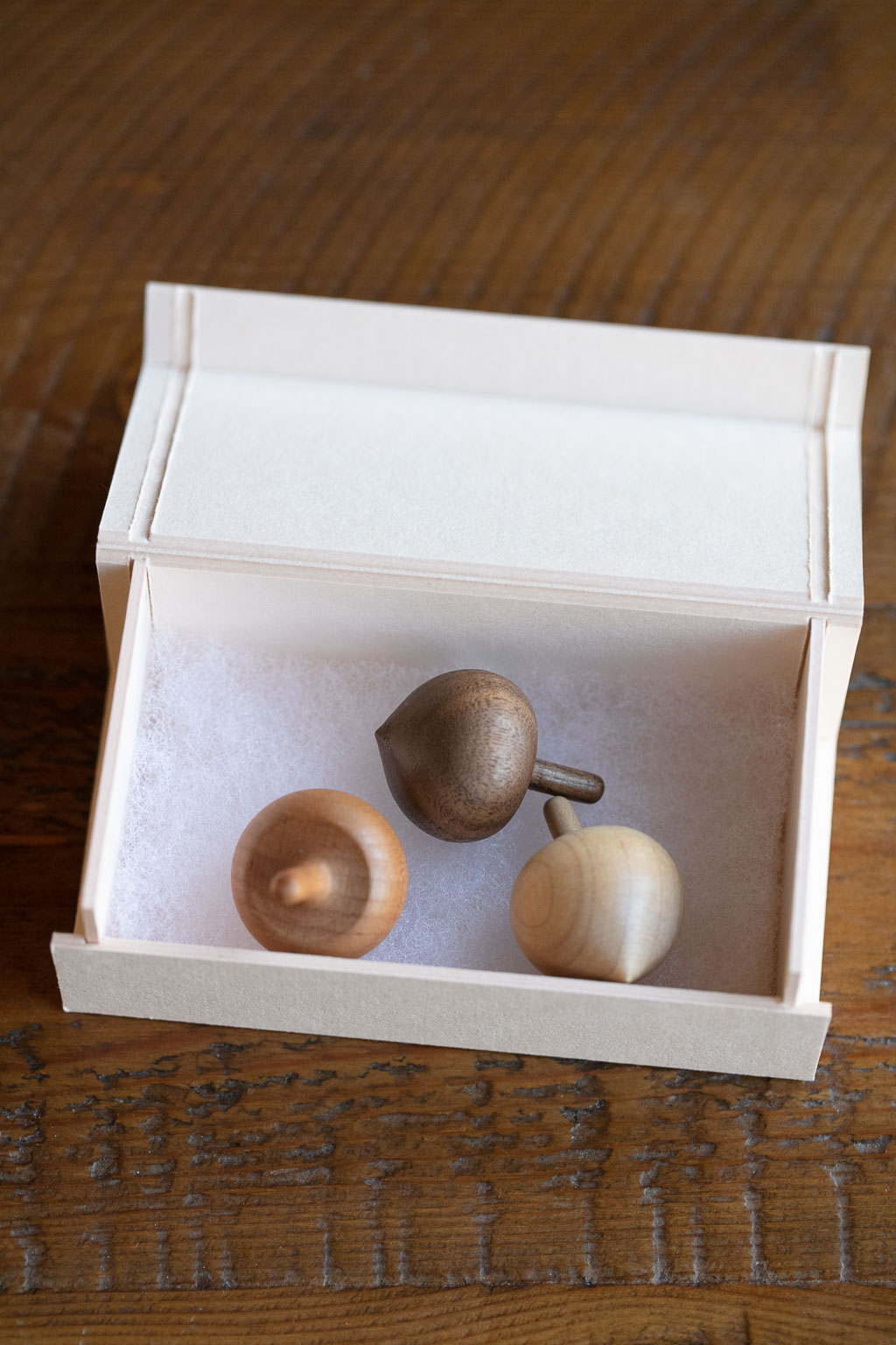 Kumamoto Wood Works Acorn Spinning Top Set