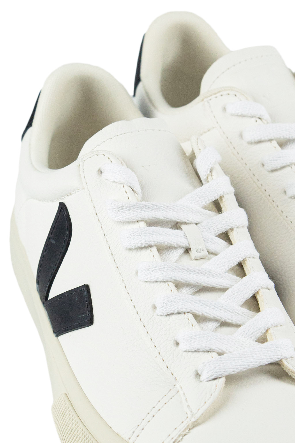 VEJA Campo Chromefree Leather - Extra White x Black