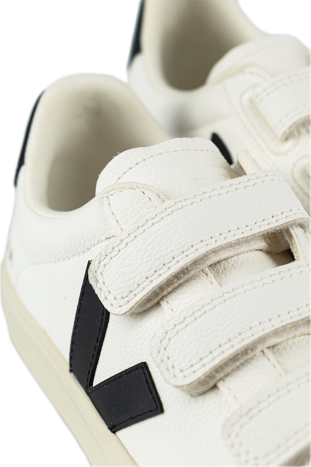 VEJA Recife Chromefree Leather - Extra White x Black