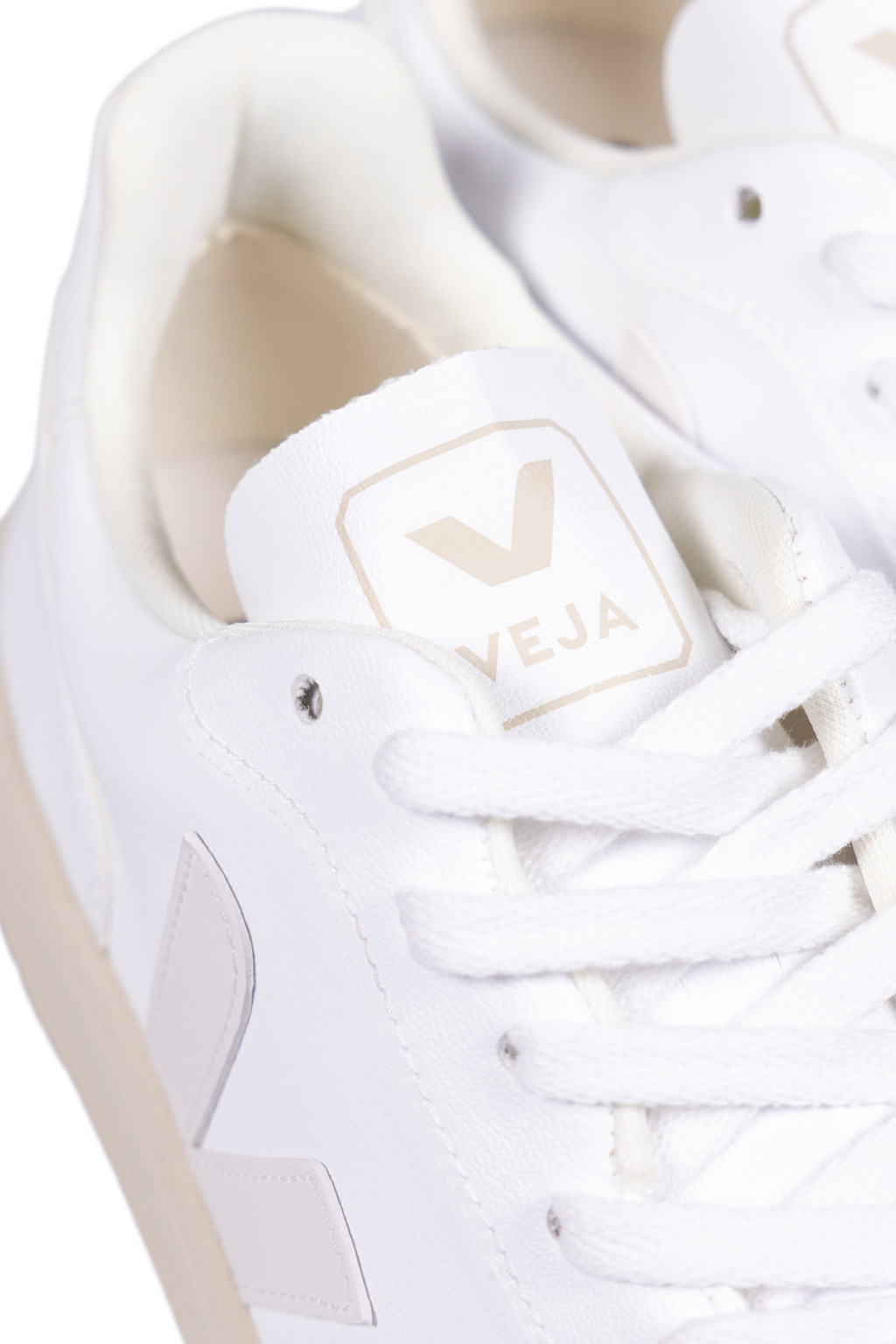 VEJA - Men's V-10 CWL - Full White