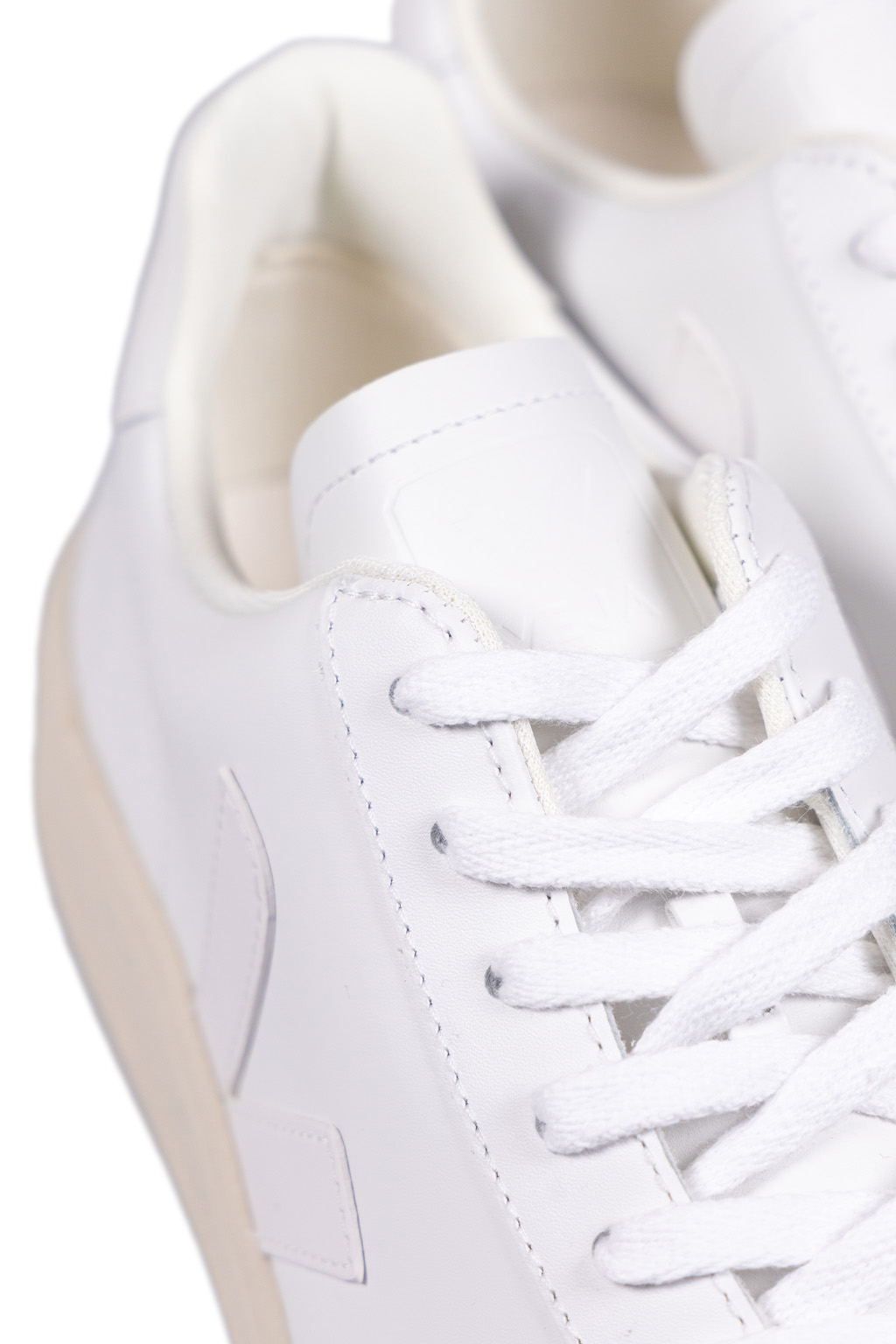 VEJA - V-12 Leather - Extra White